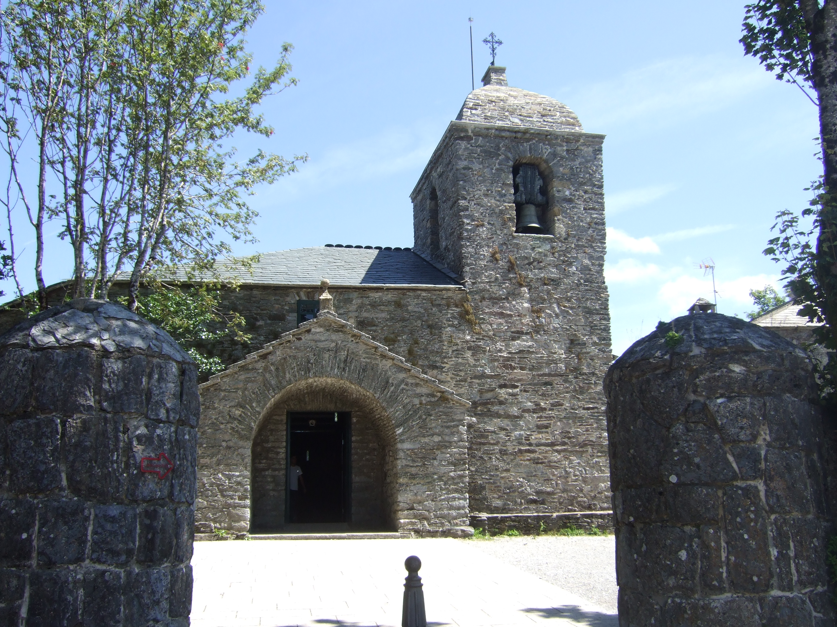 Iglesia de Santa M A Real (Cebreiro)